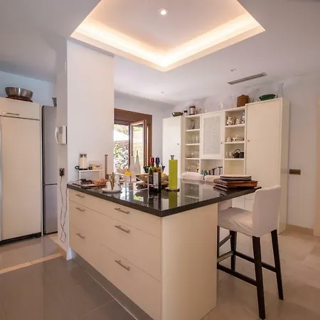 Villa Luxury Beachside In Los Monteros Marbellac